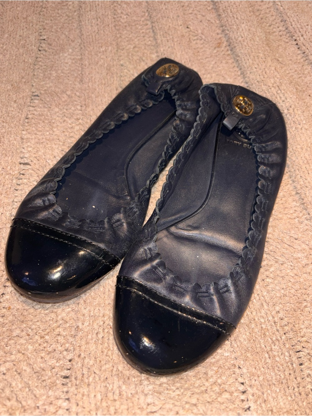 Tory Burch Eddie Navy Leather Patent Cap Toe Ballet Flats Gold Logo Size 8 US